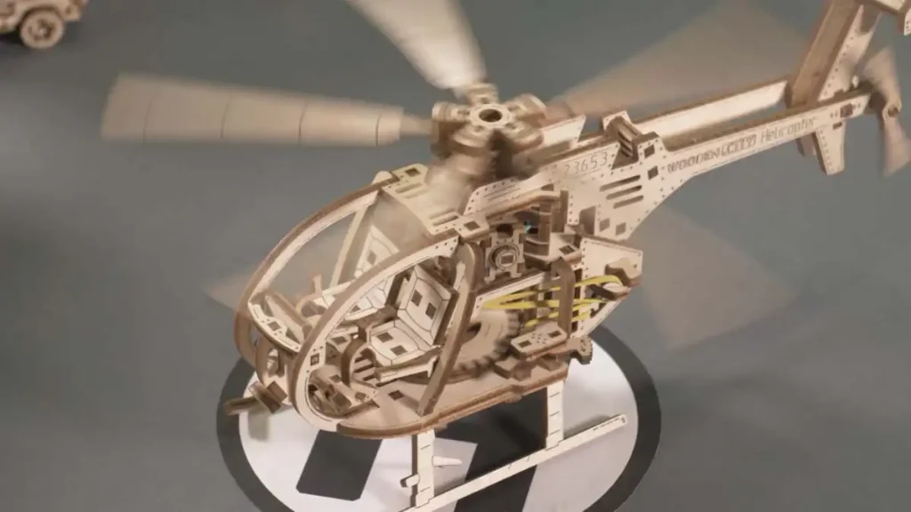 Wooden Puzzle 3D Helicopter Opis 5