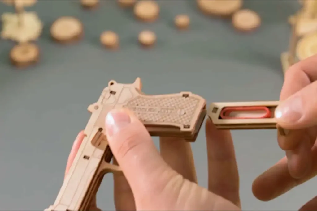 Wooden Puzzle 3D Gun The Legend BRT-9 Opis 1