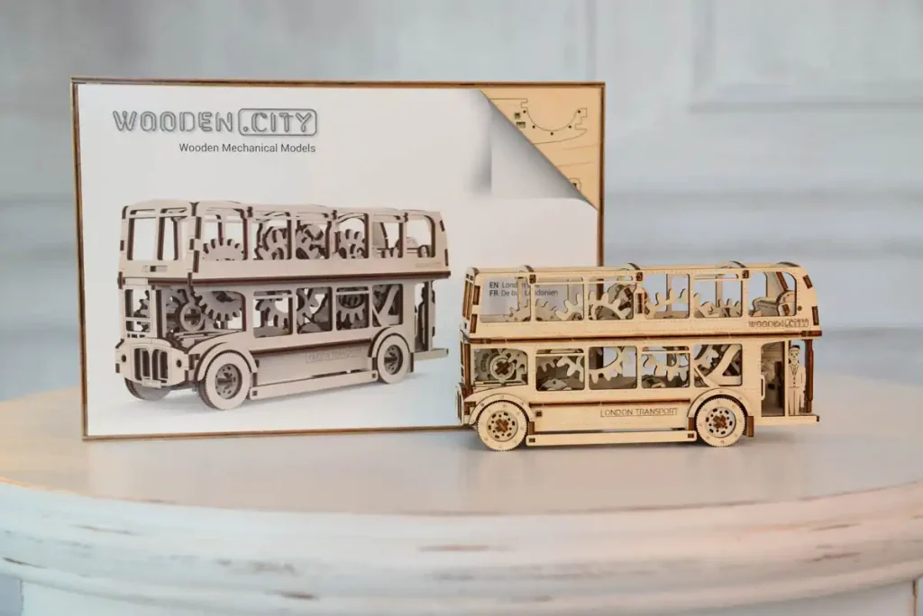 Puzzle 3D drewniane Londyński Autobus opis 4