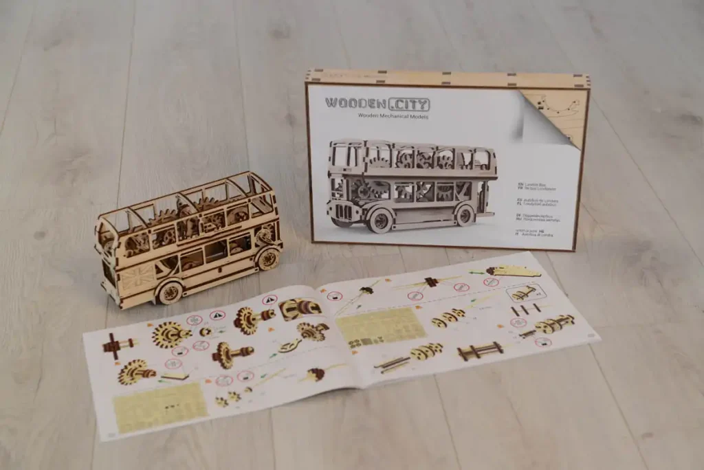 Puzzle 3D drewniane Londyński Autobus opis 3
