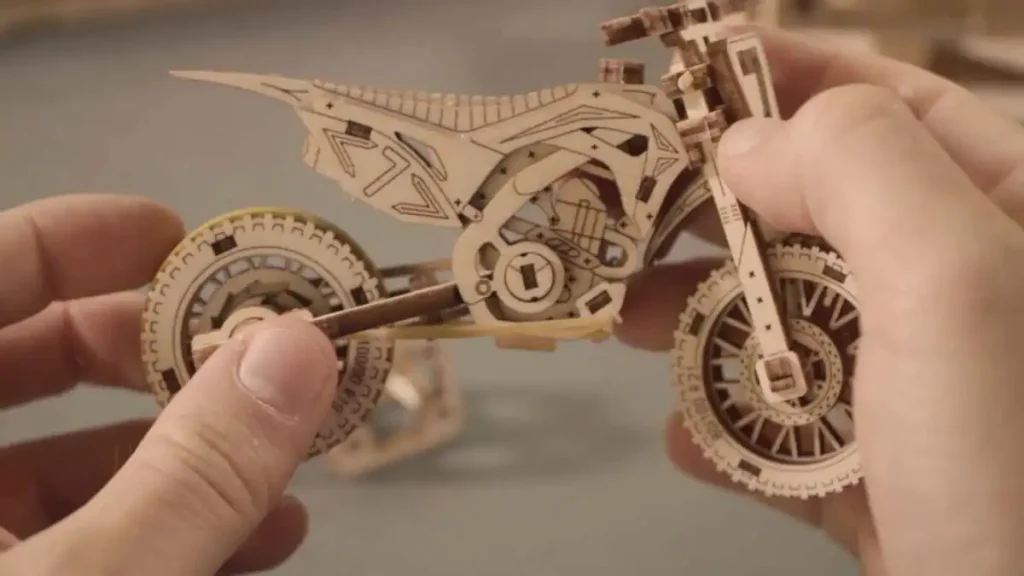 Puzzle drewniane 3D motocykl - Motocross opis 1