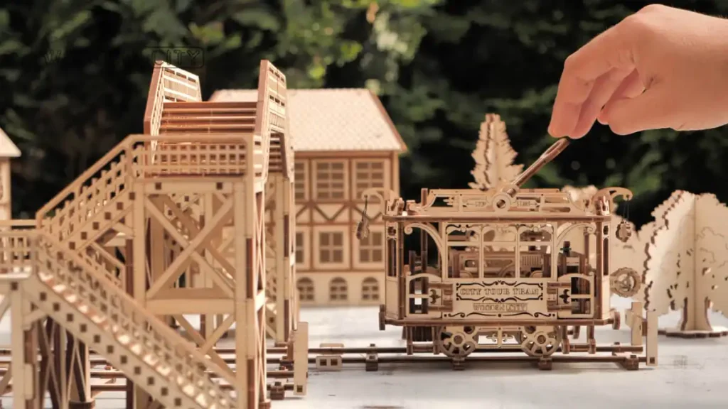 Puzzle Drewniane 3D Tramwaj Z Torami opis 1