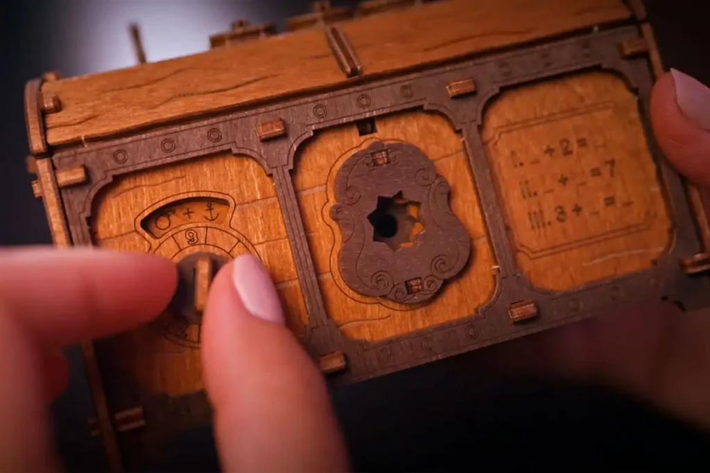 Puzzle 3D drewniane - Escape Room Treasure Chest opis 5